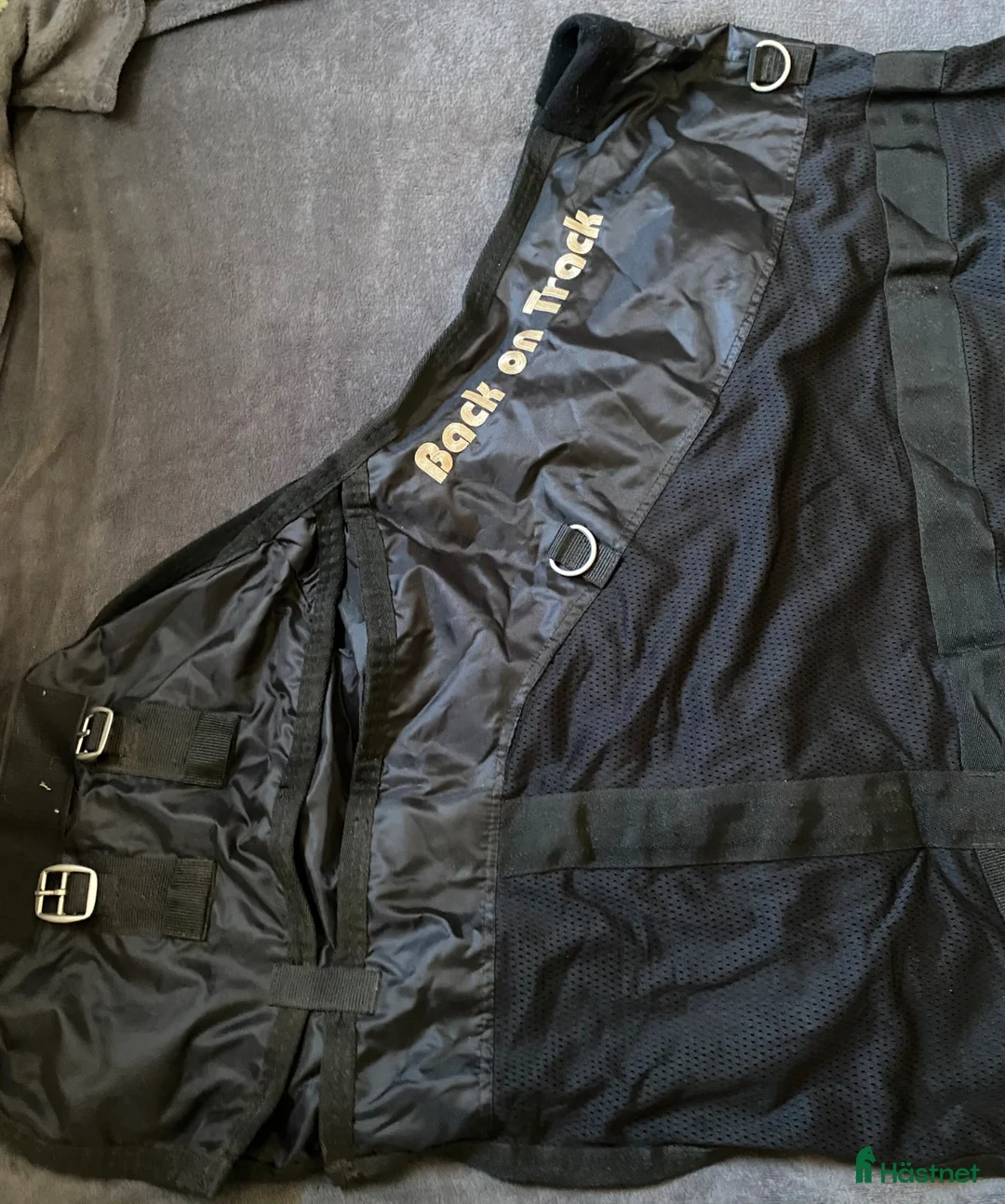 Täcken hästutrustning till salu: Back on Track nättäcke NYSKICK - Annons 2