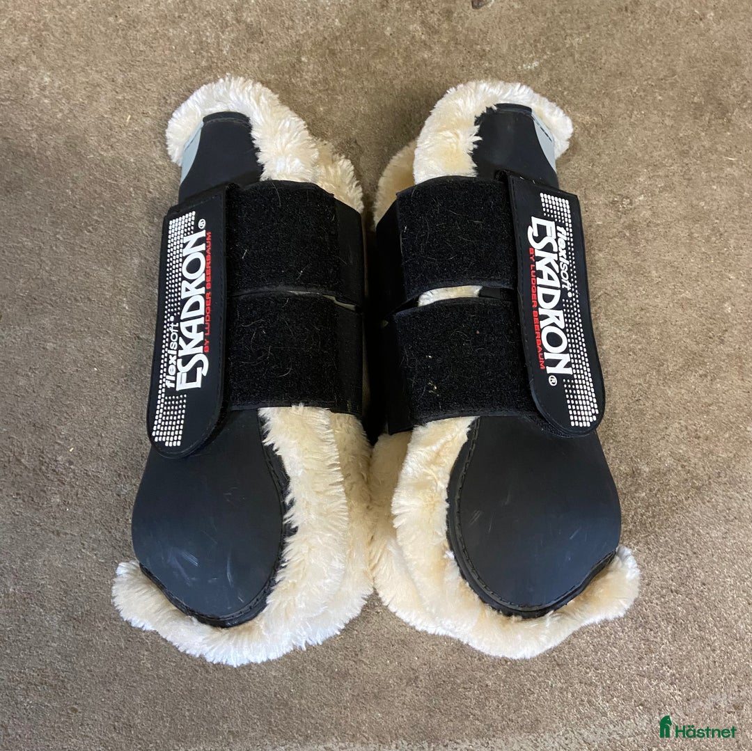 Benskydd hästutrustning till salu: Eskadron Flexisoft svarta  i Höganäs - Annons 1