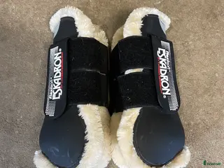 Benskydd hästutrustning till salu: Eskadron Flexisoft svarta i Höganäs - Annons 1