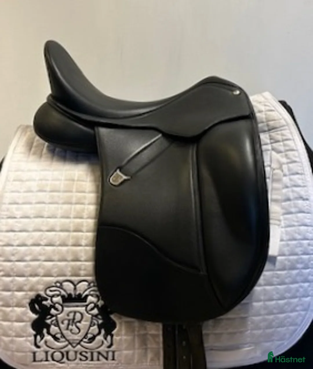 Sadlar hästutrustning till salu: Dressyrsadel Bates Isabell Werth i Uppsala - Annons 1