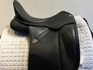 Sadlar hästutrustning Dressyrsadel Bates Isabell Werth i Uppsala - Annons 1