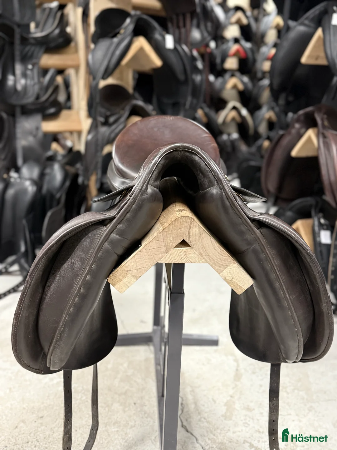 Sadlar hästutrustning till salu: REA! 30% Farmland dressyr 17,5”N brun  i Knivsta - Annons 2