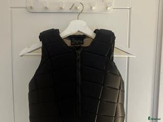 Säkerhetsvästar ryttarutrustning till salu: Sparsamt använd racesafe väst i Jönköping - Annons 6