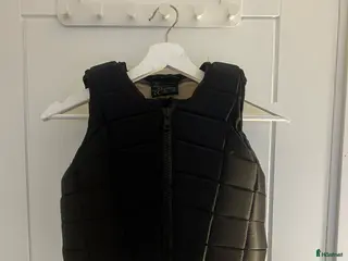 Säkerhetsvästar ryttarutrustning till salu: Sparsamt använd racesafe väst i Jönköping - Annons 1