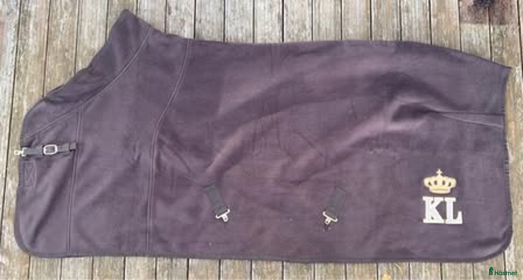 Täcken hästutrustning till salu: Kingsland fleecetäcke med teddy i Vallentuna - Annons 3