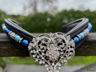 Träns hästutrustning till salu: Pannband Joyful i Uppsala - Annons 1