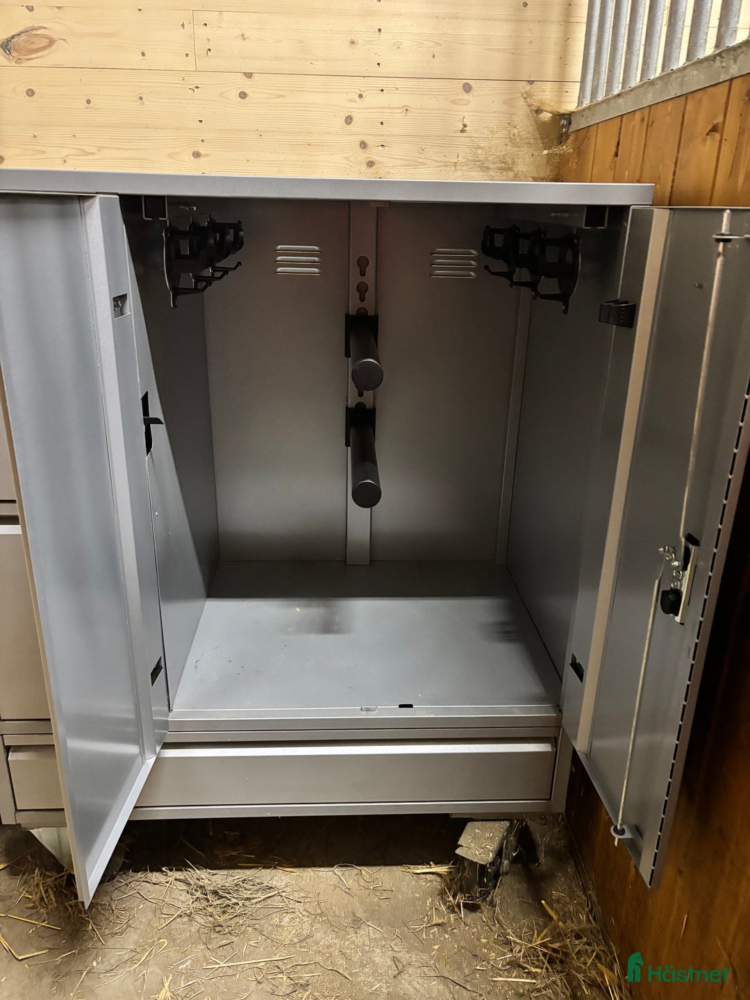 Stallinredning, stängsel & gård övrig utrustning till salu: Alfako sadelskåp i Falkenberg - Annons 2