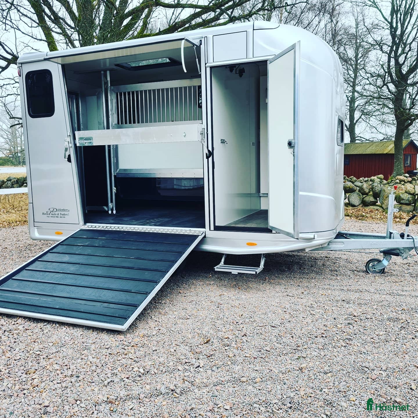 Hästtransporter  fordon & transport till salu: Dickenherr Stuteri med sadelkammare - Annons 3