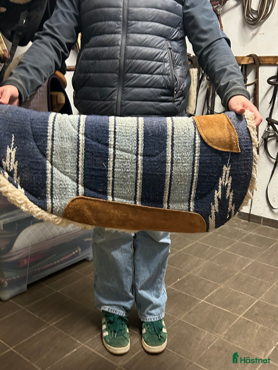 Sadlar hästutrustning till salu: Western sadel med en pad till  i Virestad - Annons 8