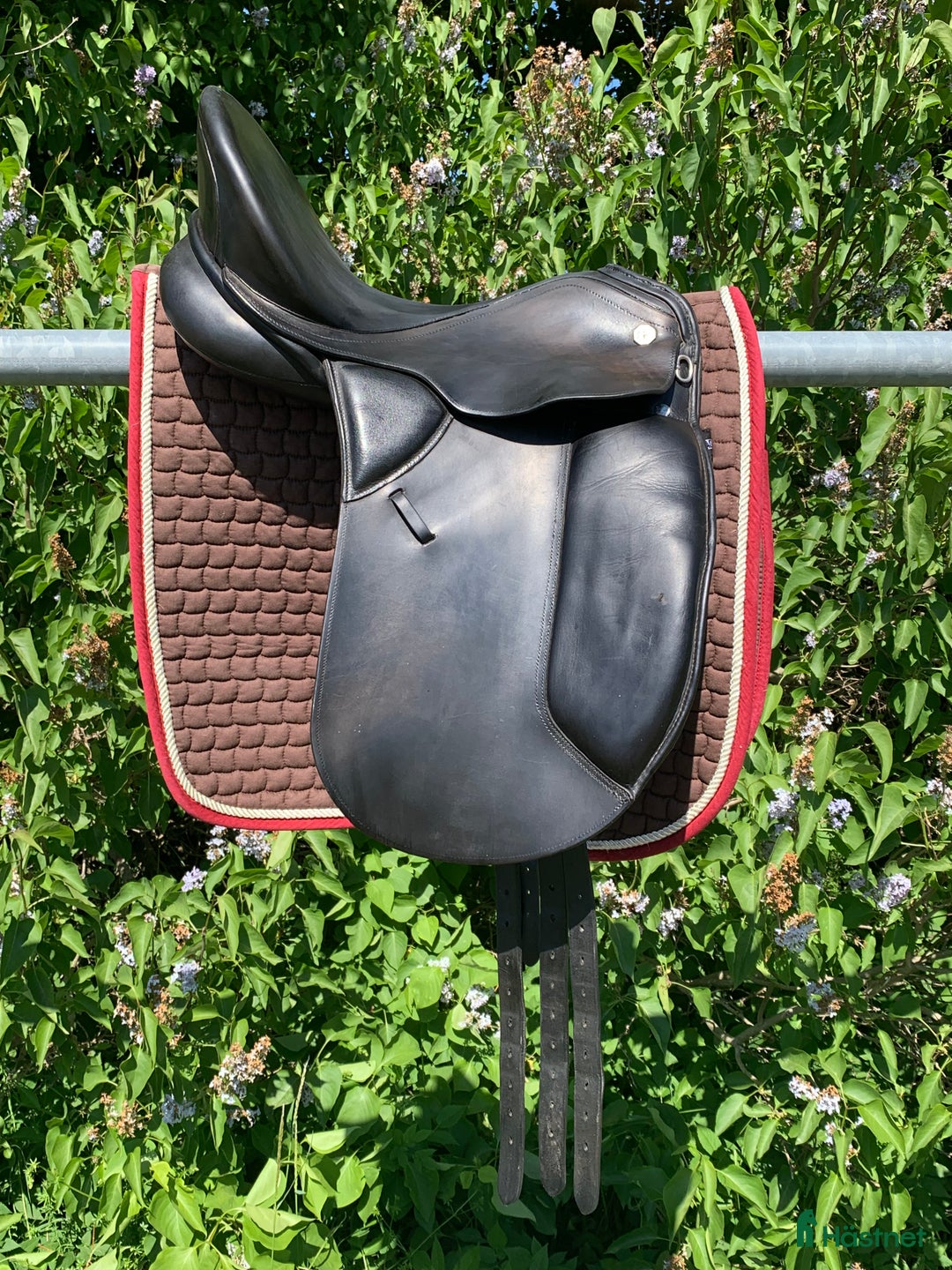 Sadlar hästutrustning till salu: Svart Kieffer med djup sits i Rånäs - Annons 2