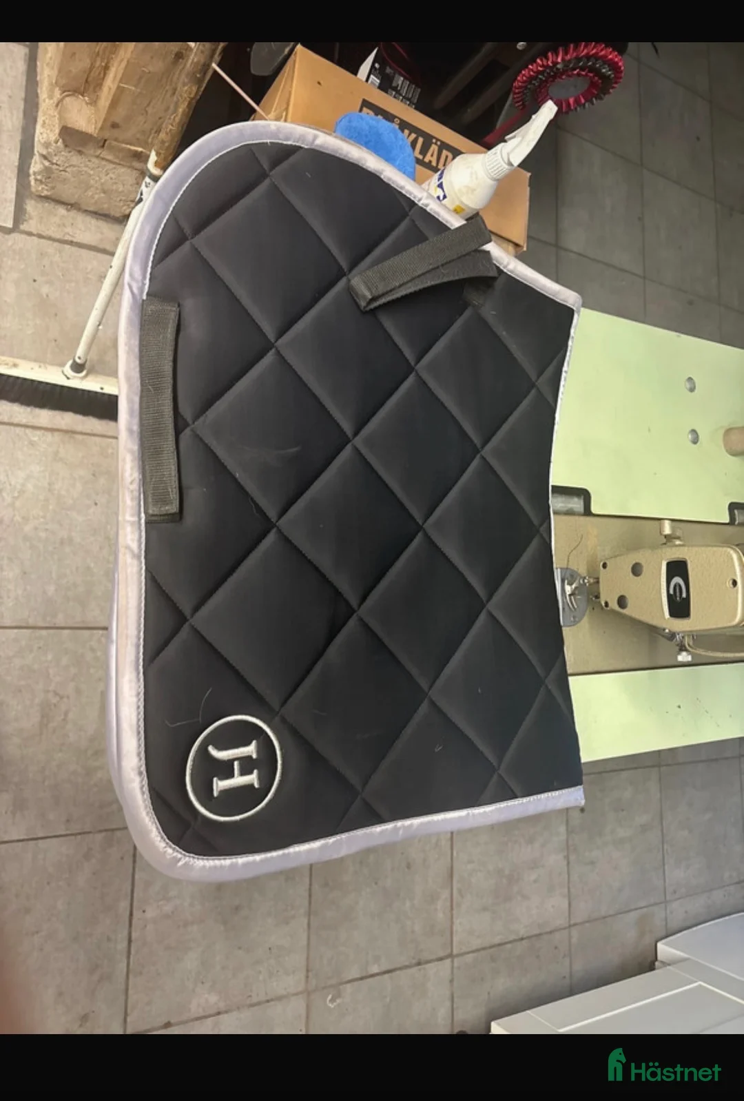 Schabrak & Vojlockar hästutrustning till salu: Svart allround schabrak! - Annons 1