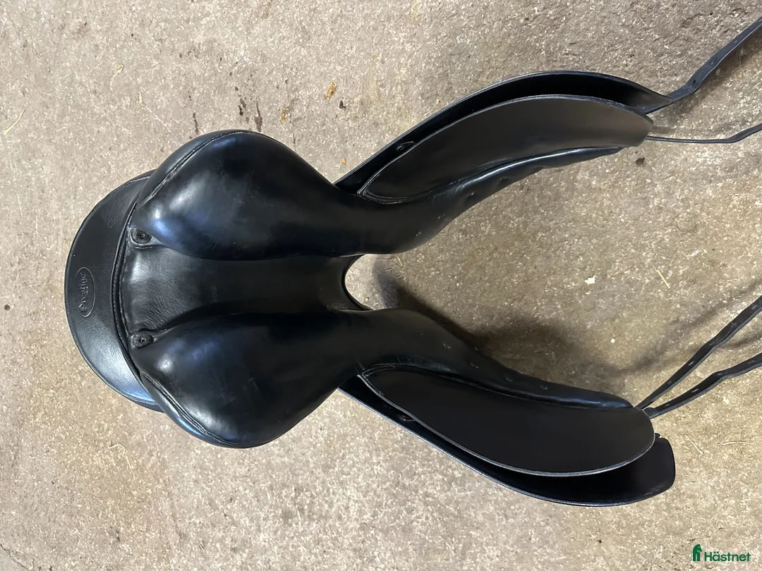 Sadlar hästutrustning till salu: Prestige Modena 17" dressyrsadel - Annons 2