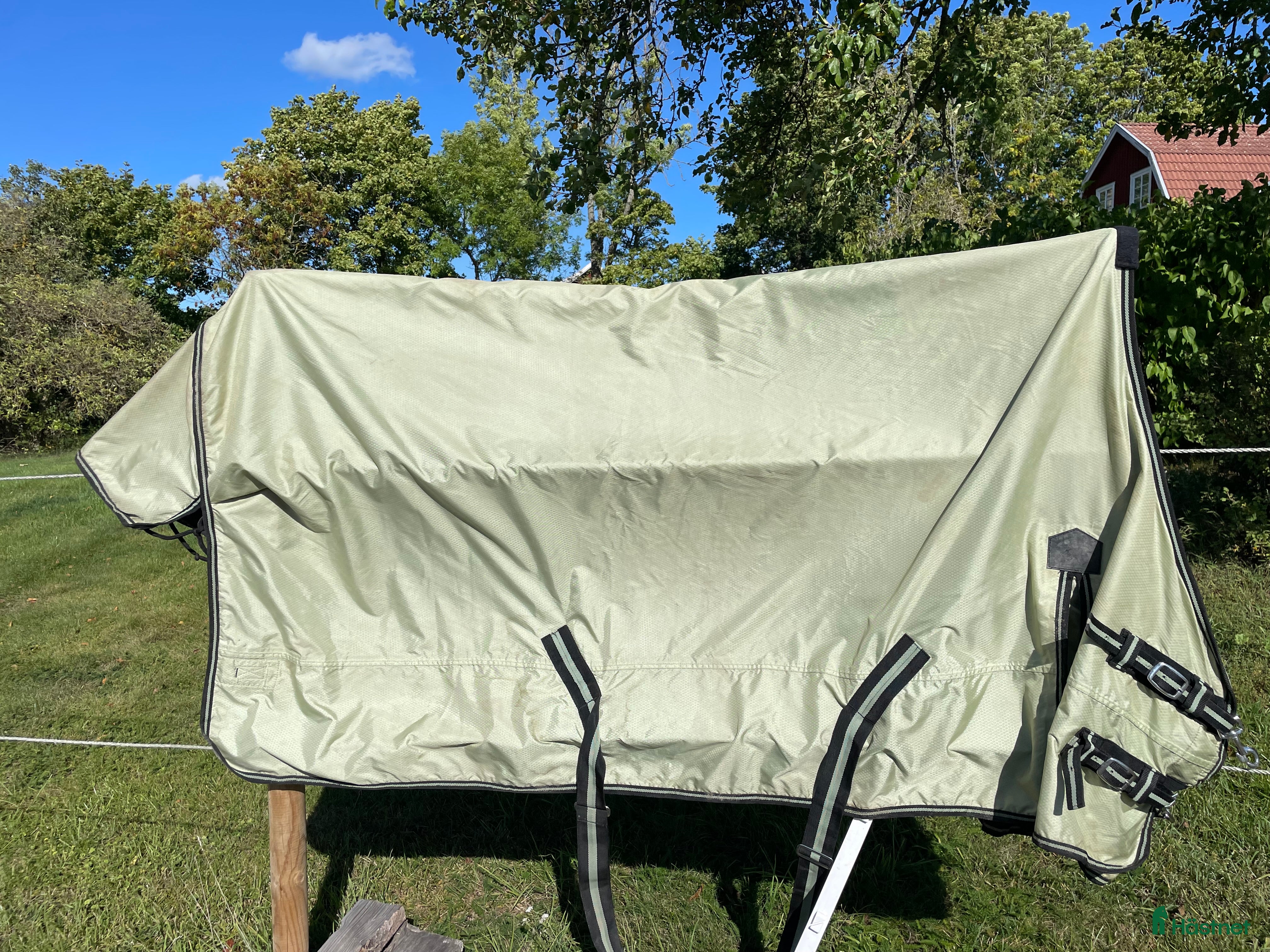 Täcken hästutrustning till salu: Regntäcke med fleecefoder strl. 145 i Söderköping - Annons 1