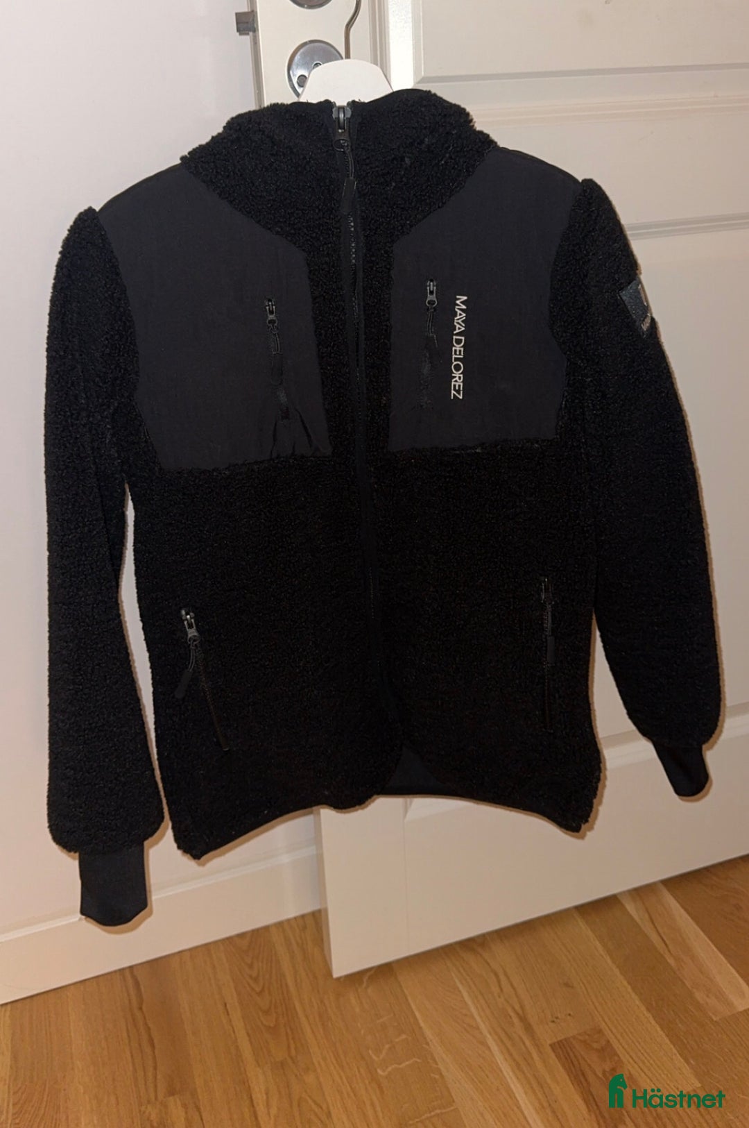 Jackor & Kavajer ryttarutrustning till salu: Maya delorez teddy jacka i Täby - Annons 1