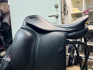 Sadlar hästutrustning till salu: Letek by Tekna nästan ny sadel i Uppsala - Annons 4