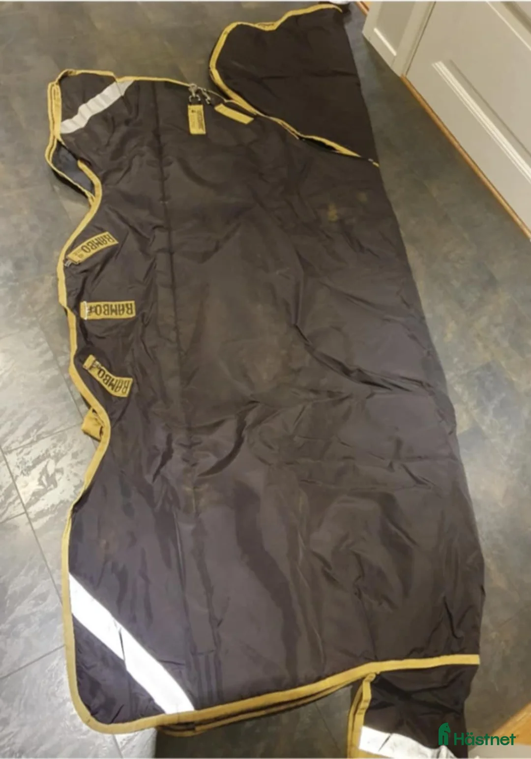 Täcken hästutrustning till salu: Rambo Supreme 400 g - med hals i Hässleholm - Annons 2