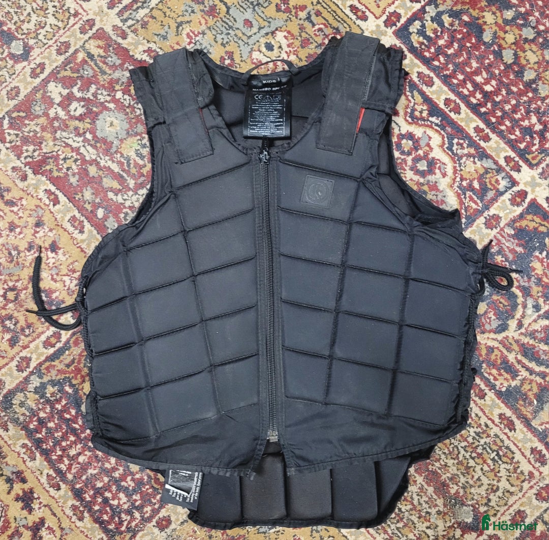 Säkerhetsvästar ryttarutrustning till salu: Säkerhetsväst 4st Airowear mfl i Norrtälje - Annons 9