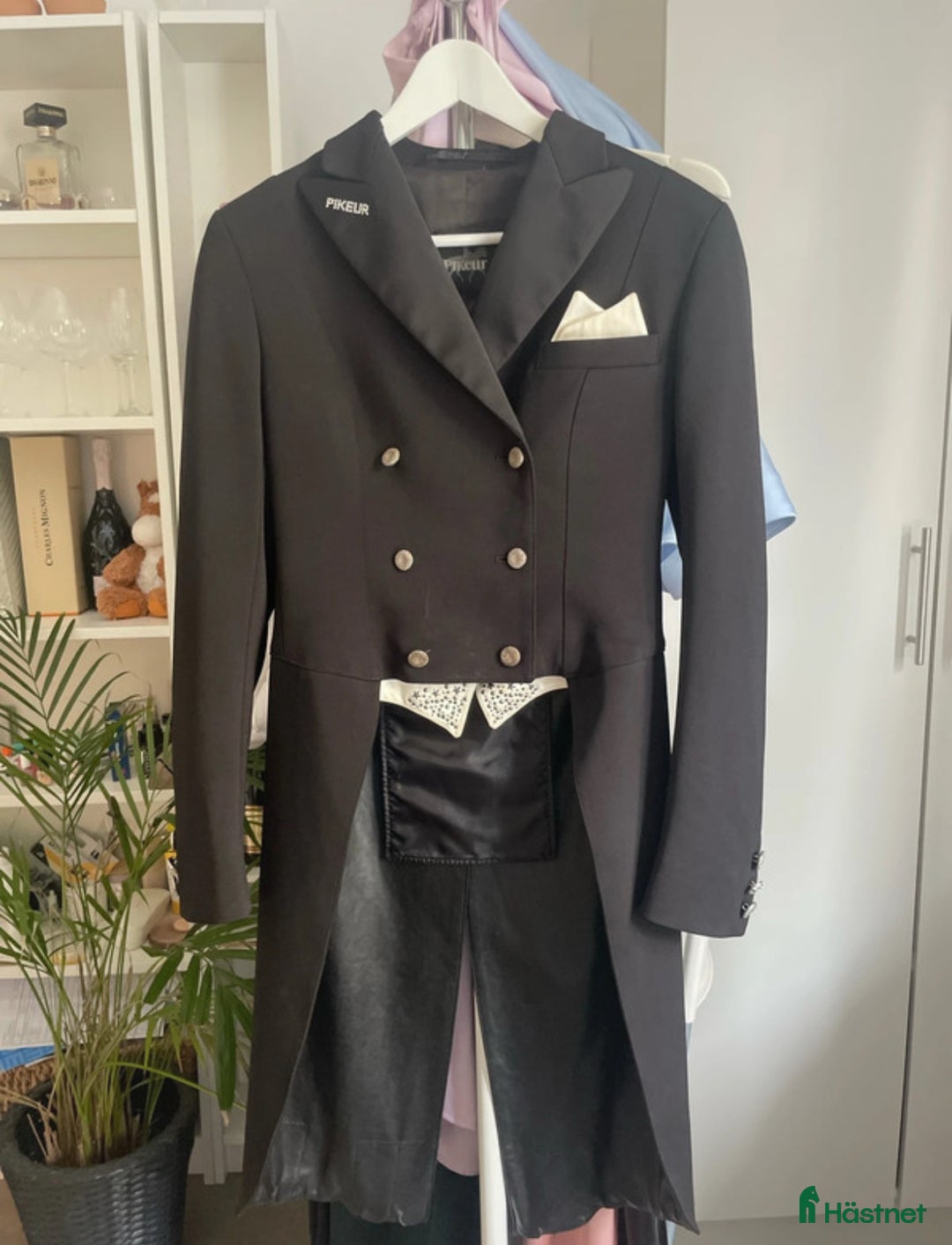 Jackor & Kavajer ryttarutrustning till salu: Dressyrfrack stl 36 i Stockholm - Annons 1