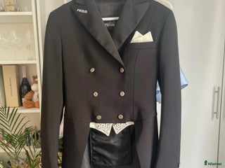 Jackor & Kavajer ryttarutrustning till salu: Dressyrfrack stl 36 i Stockholm - Annons 1