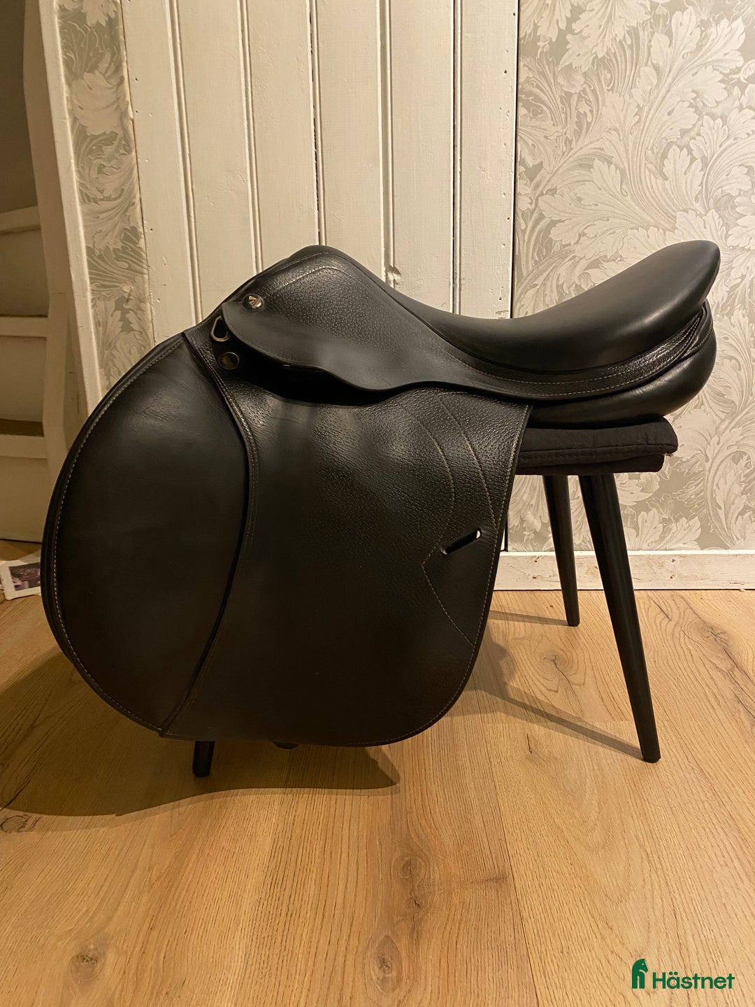 Sadlar hästutrustning till salu: Svart prestige versailles i Insjön - Annons 1