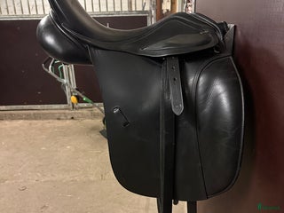Sadlar hästutrustning till salu: Jättefin sadel! i Nykvarn - Annons 23
