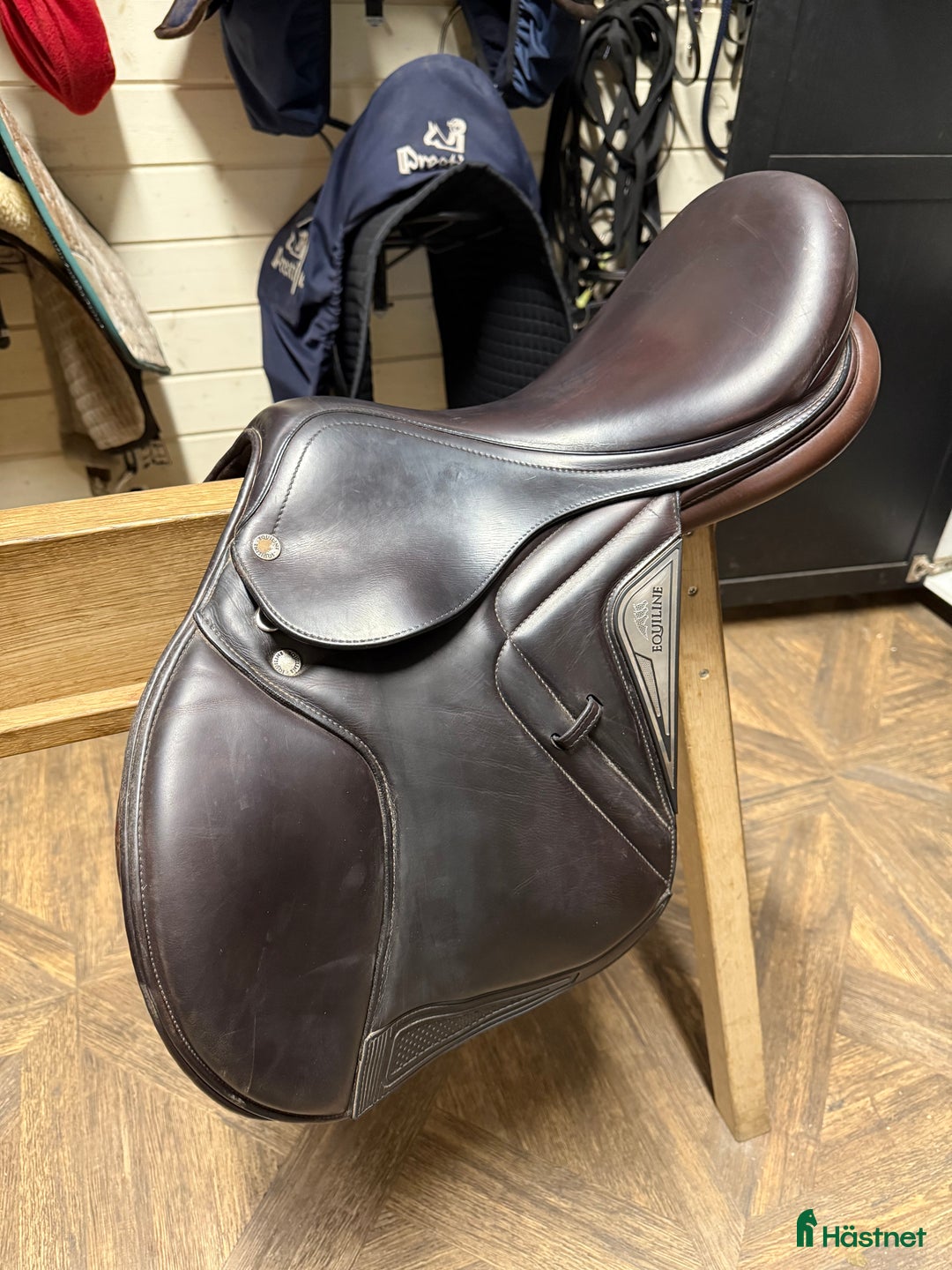 Sadlar hästutrustning till salu: Equiline closer hoppsadel 17” normal mot vid bom i Stenungsund - Annons 1