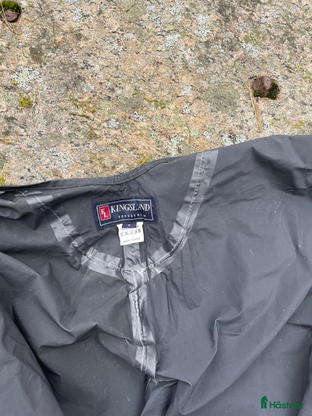 Täcken hästutrustning till salu: Nytt Kingsland ridregntäcke i Göteborg - Annons 2