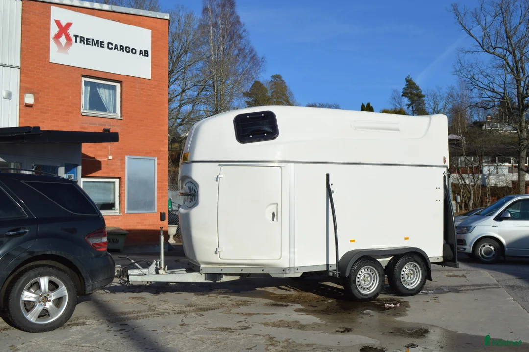 Hästtransporter  fordon & transport till salu: Christ Mega Coral Sadelkammare 2021 Totvikt 2000kg - Annons 2