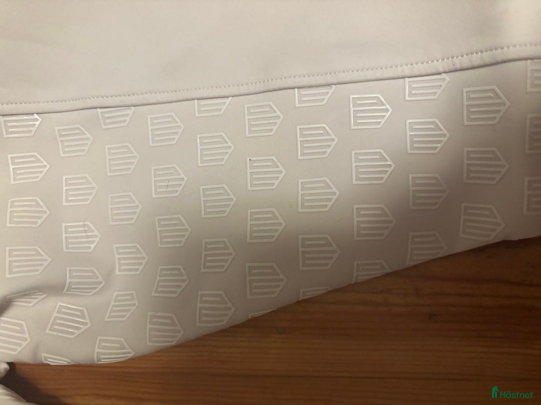 Ridbyxor ryttarutrustning till salu: Maya delorez Vienna Compression Breeches i Onsala - Annons 3