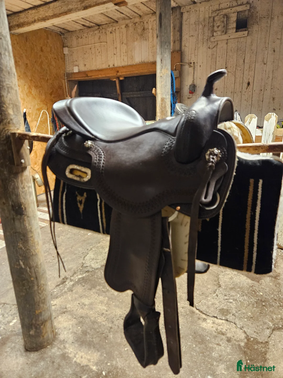 Sadlar hästutrustning till salu: Freemax shortback 16"6 - Annons 3