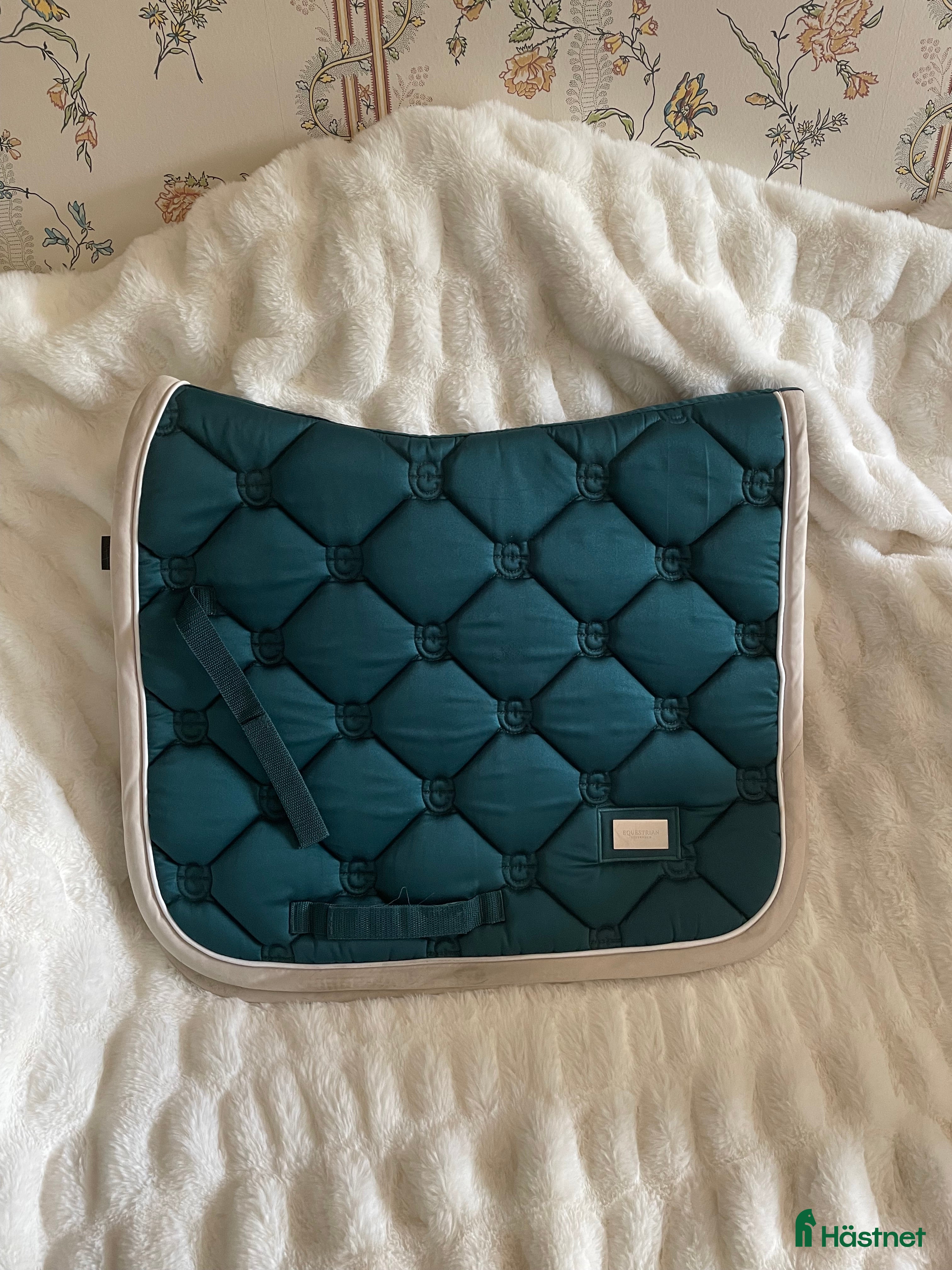 Schabrak & Vojlockar hästutrustning till salu: Amazonite ES-schabrak dressyr💚 i Ekerö - Annons 10