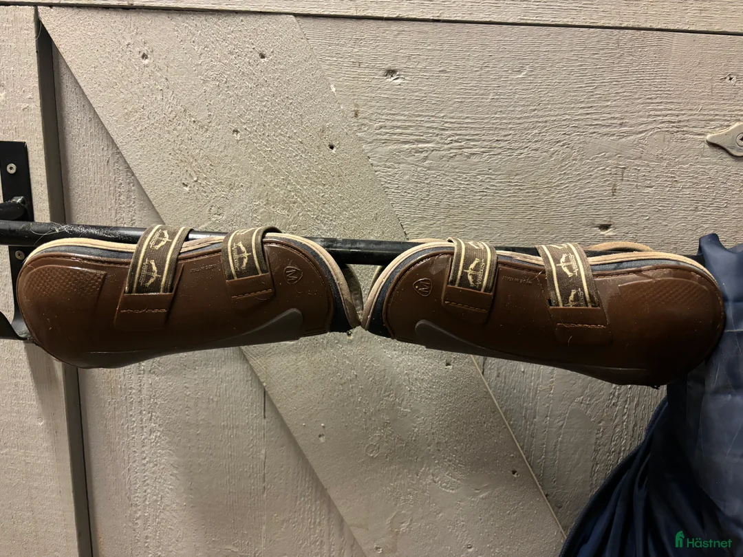 Benskydd hästutrustning till salu: Veredus framskydd  i Ljusterö - Annons 2