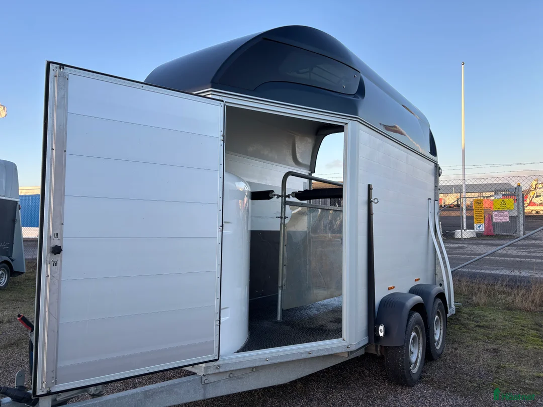 Hästtransporter  fordon & transport till salu: Sirius med sadelkammare - Annons 6