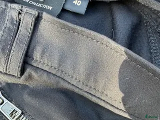 Ridbyxor ryttarutrustning till salu: Helskodda ridbyxor nyskick Kingsland fleecejacka - Annons 1