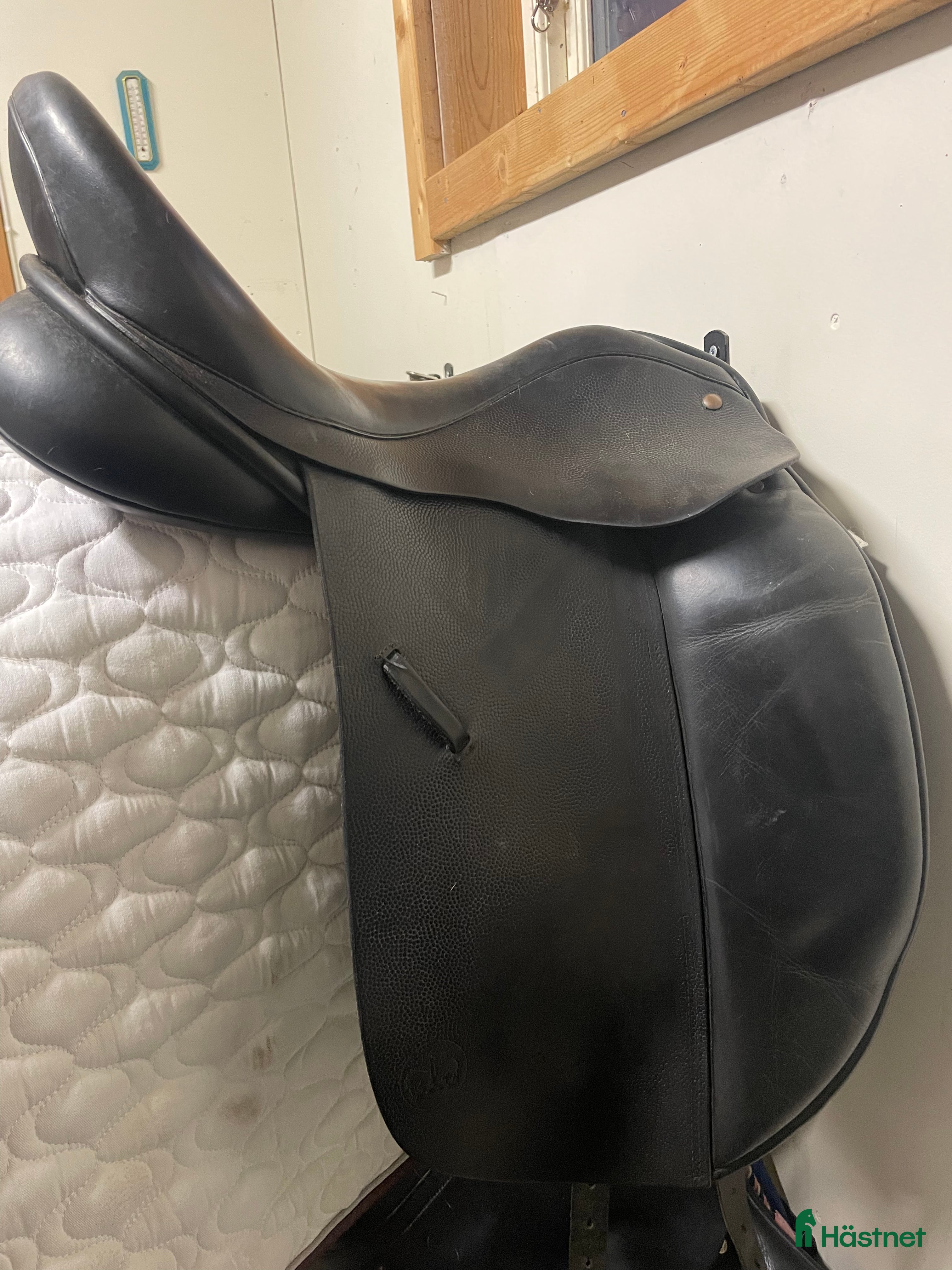 Sadlar hästutrustning Crown Saddlery Dressyrsadel Walsall i Häggenås - Annons 9