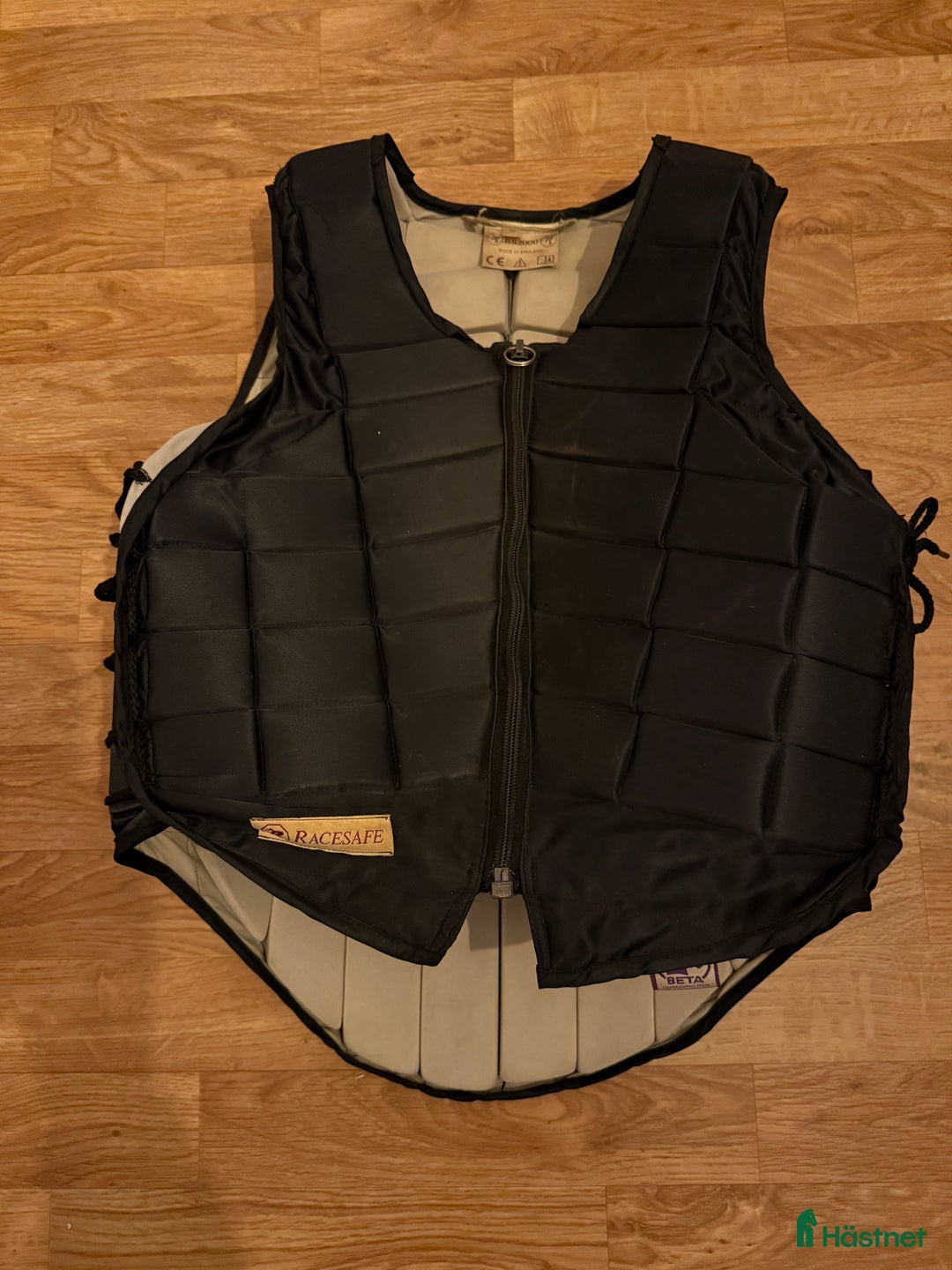 Säkerhetsvästar ryttarutrustning till salu: Racesafe väst i Västerås - Annons 1