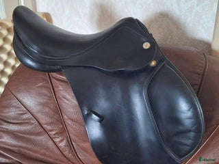 Sadlar hästutrustning till salu: Prestige pony hoppsadel 15 tum 34 i vidd i Söderåkra - Annons 1