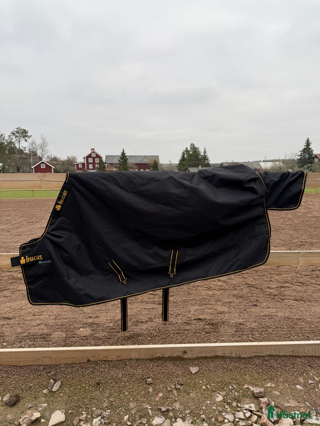 Täcken hästutrustning till salu: Bucas 150 g  i Gamleby - Annons 1