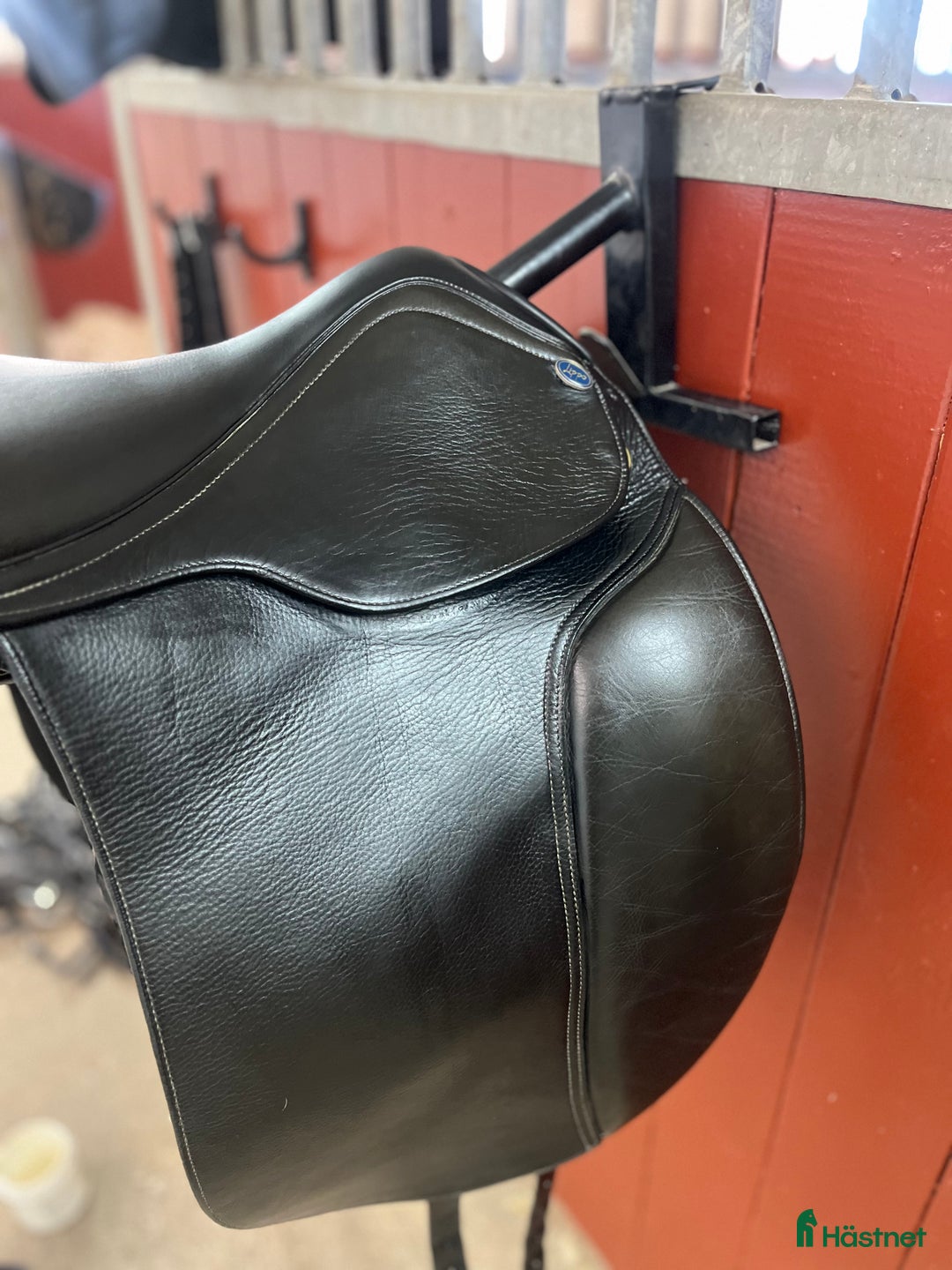 Sadlar hästutrustning till salu: Sadel Lippo i Gråbo - Annons 2