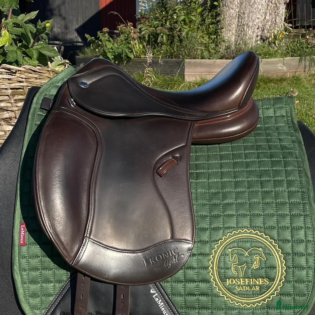 Sadlar hästutrustning till salu: Ikonic Light Hybrid i Hova - Annons 1