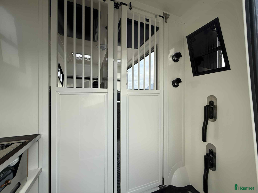 Hästlastbilar  fordon & transport till salu: PARAGAN GRAND PRESTIGE  i Köping - Annons 13