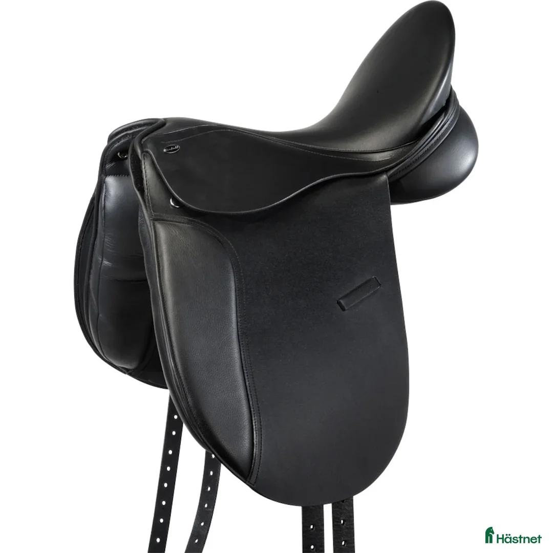 Sadlar hästutrustning till salu: Fin dressyrsadel 15,5 tum. Ett fynd! i Robertsfors - Annons 1