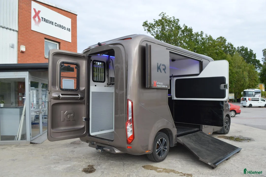 Hästlastbilar  fordon & transport till salu: Krismar 5 sits V Galler Automat 2021 4800mil - Annons 2