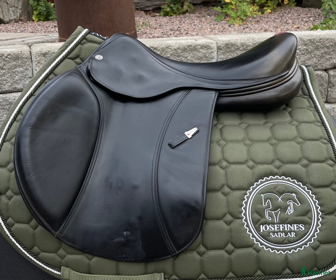 Sadlar hästutrustning till salu: Equipe Special One i Hova - Annons 1