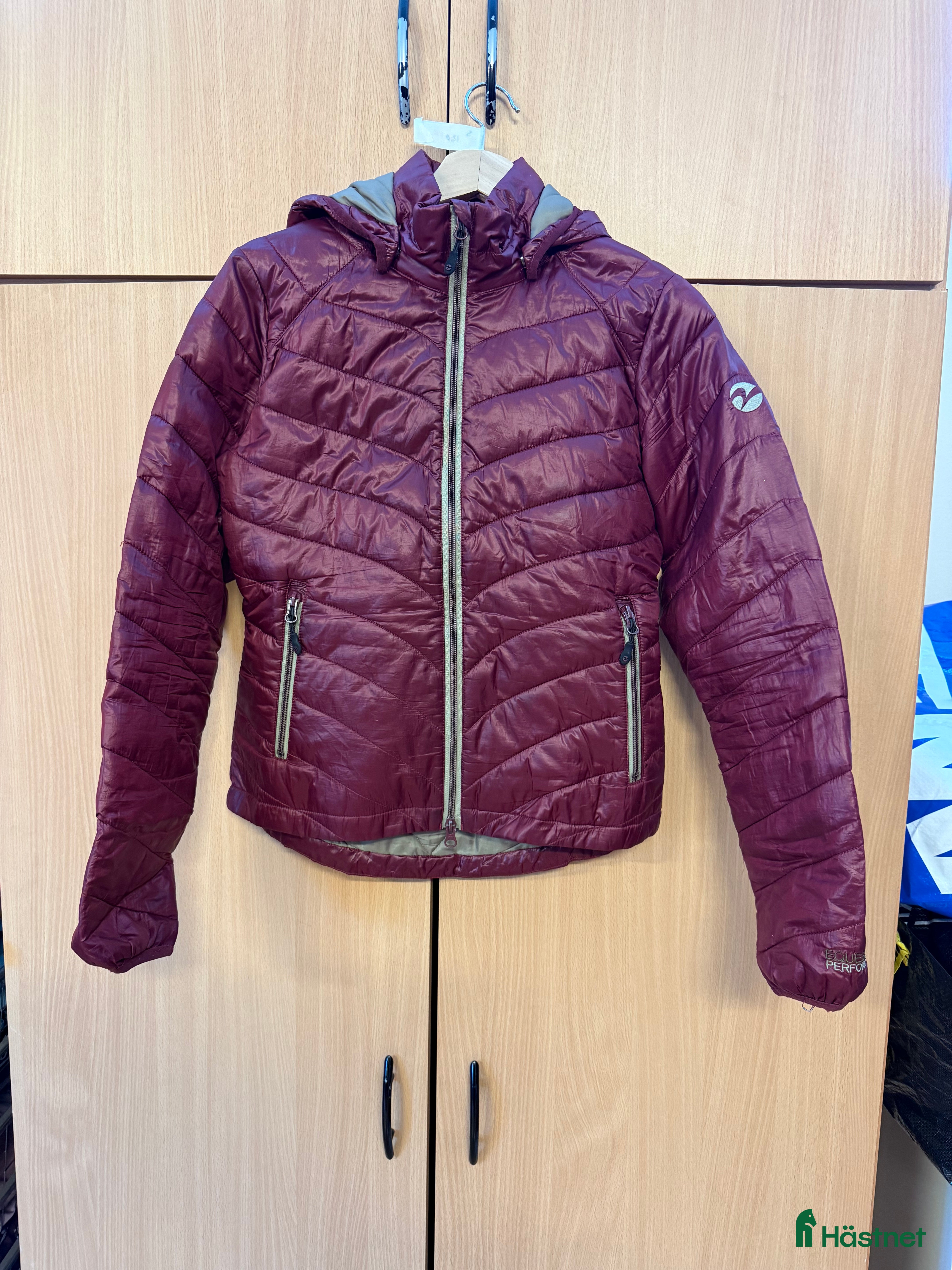 Jackor & Kavajer ryttarutrustning till salu: Lättviktsjacka i Vendelsö - Annons 12