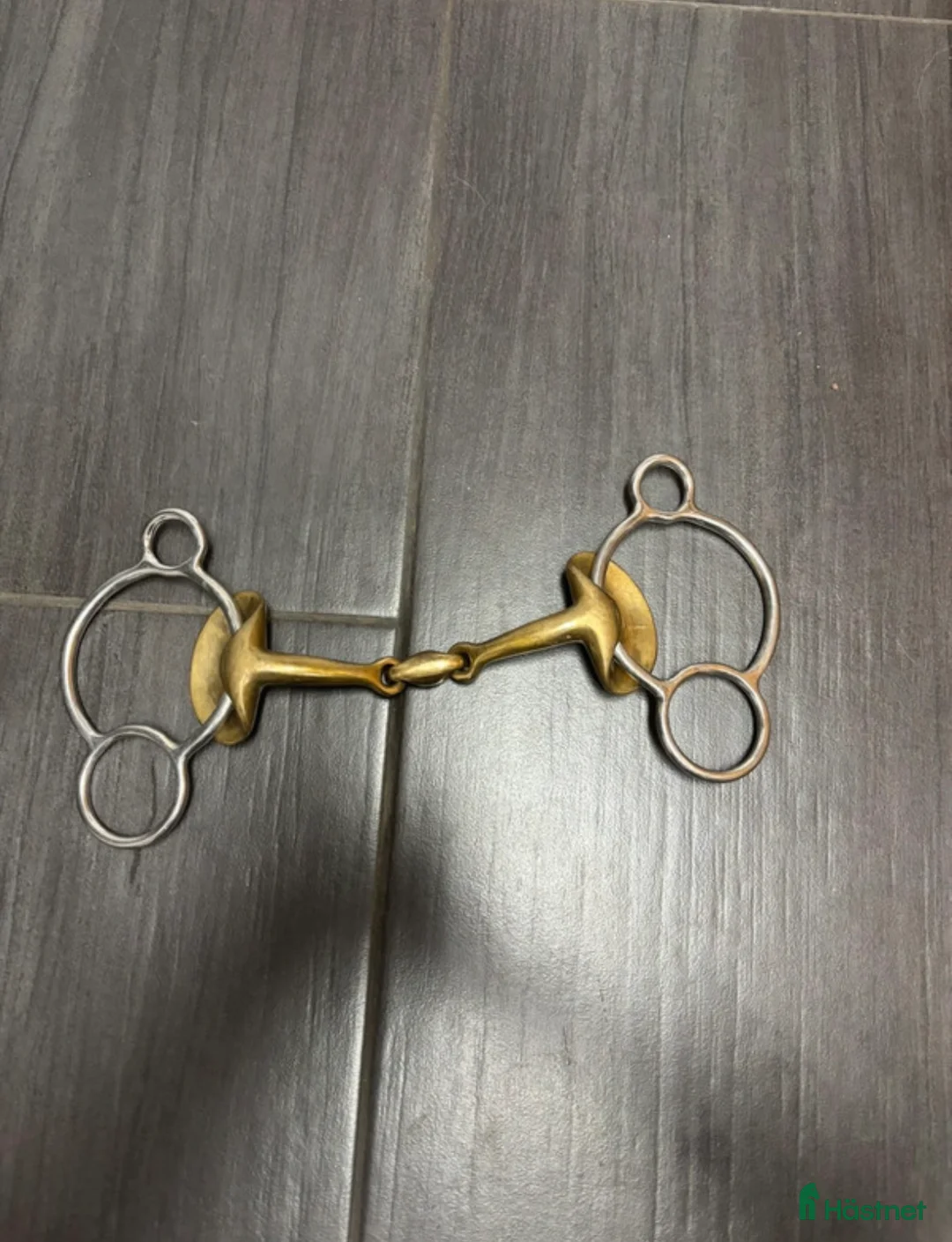 Bett hästutrustning till salu: Stübben golden wings 2,5 ring  - Annons 1