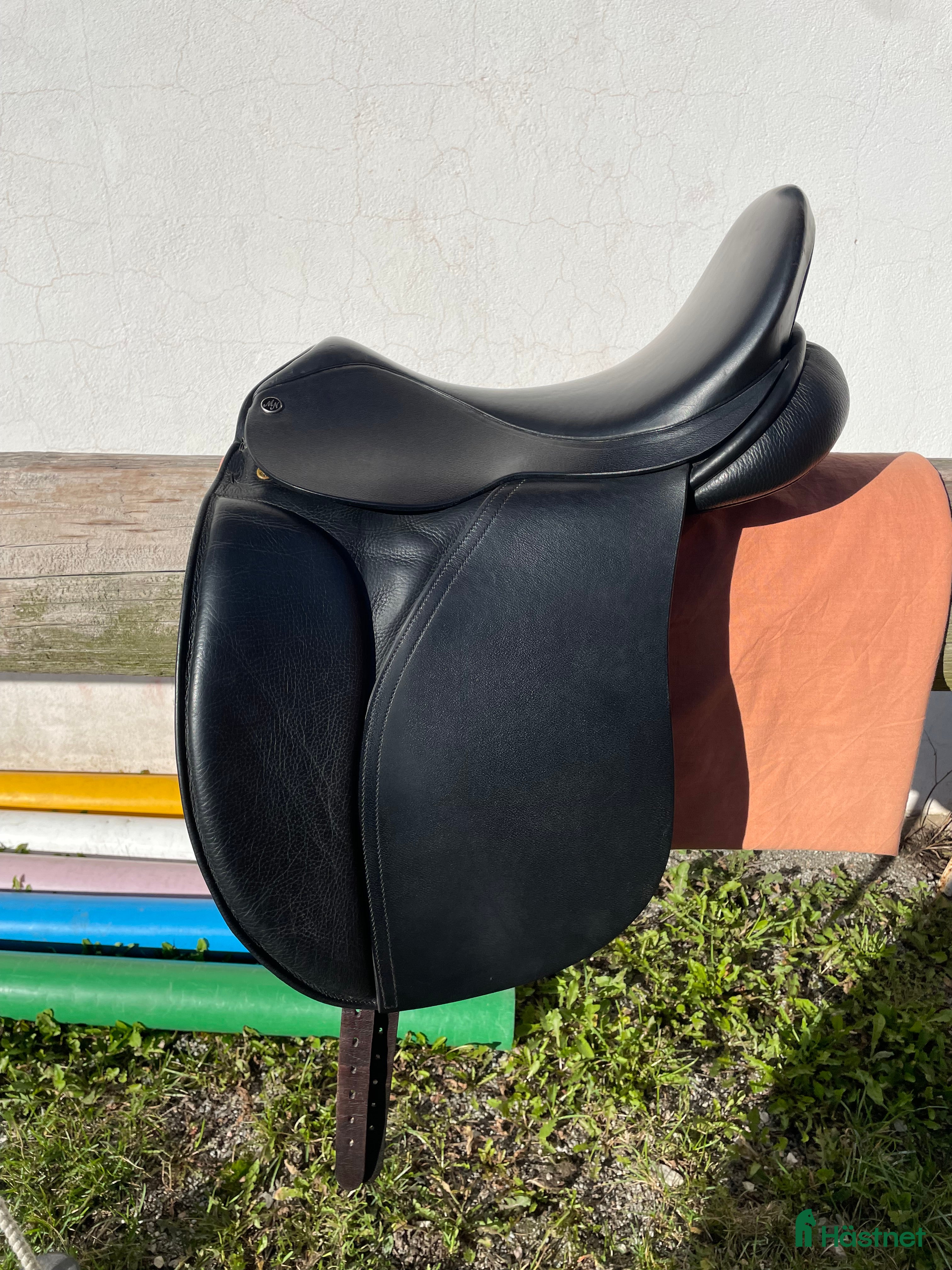 Sadlar hästutrustning till salu: Dressyrsadel i mycket fint skick  i Sala - Annons 16