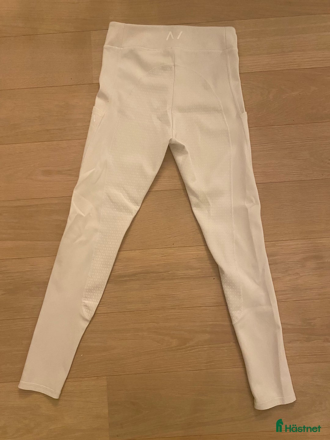 Ridbyxor ryttarutrustning till salu: Vita ridbyxor All In säljes i Enebyberg - Annons 2