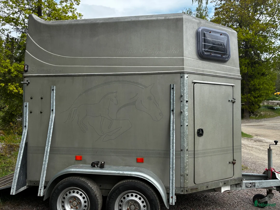 Hästtransporter  fordon & transport till salu: Glasfiber vagn i gottskick  - Annons 1