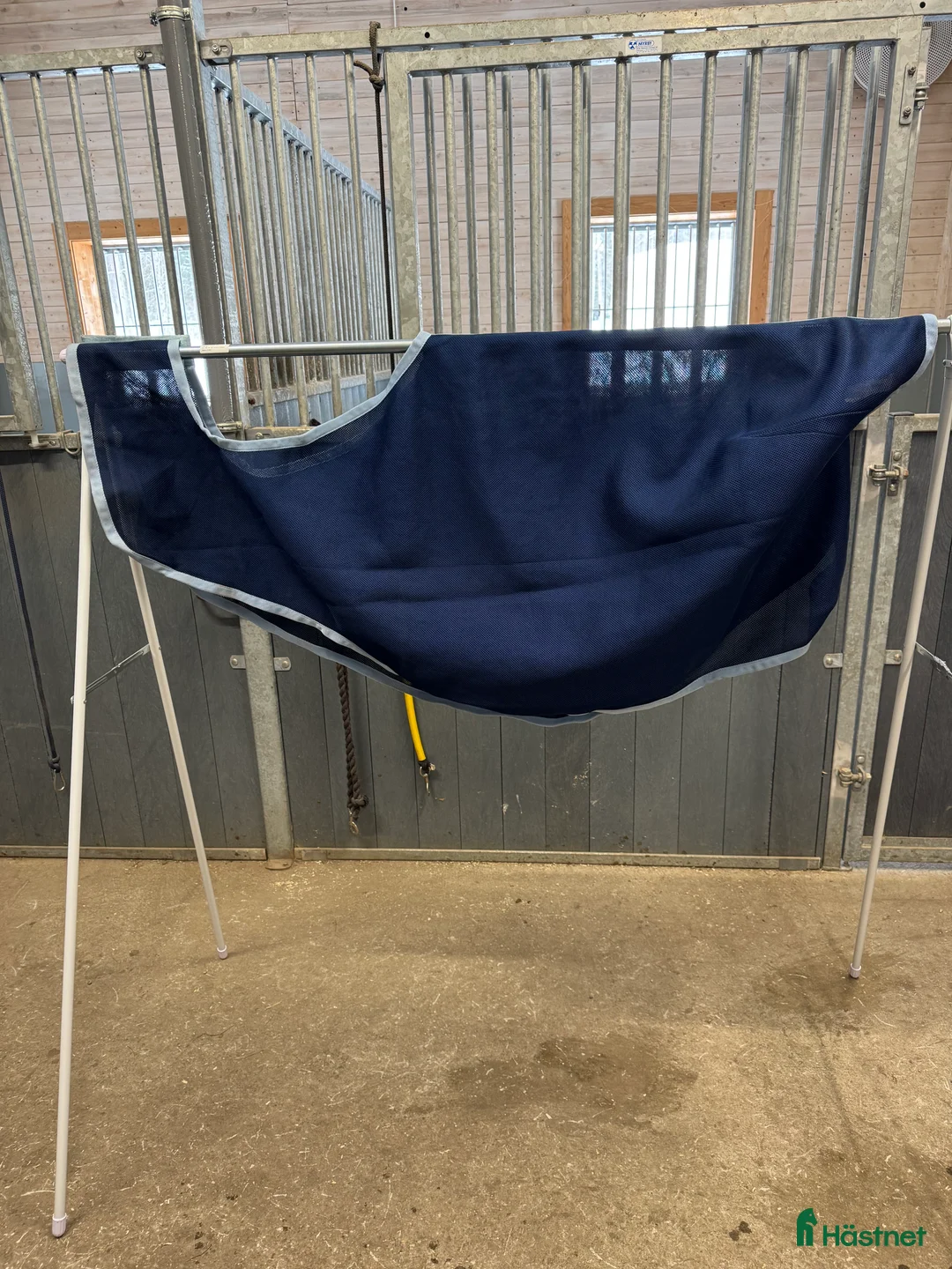 Täcken hästutrustning till salu: Rid flugtäcke - Annons 1